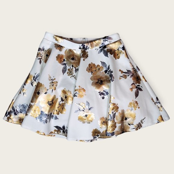 NWOT CITY STUDIO FOIL PRINT FLORAL MINI SKIRT (1 JR.) - Picture 3 of 8